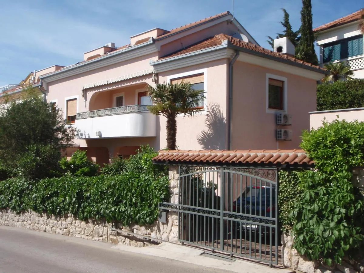 Apartments 30 M From The Beach location