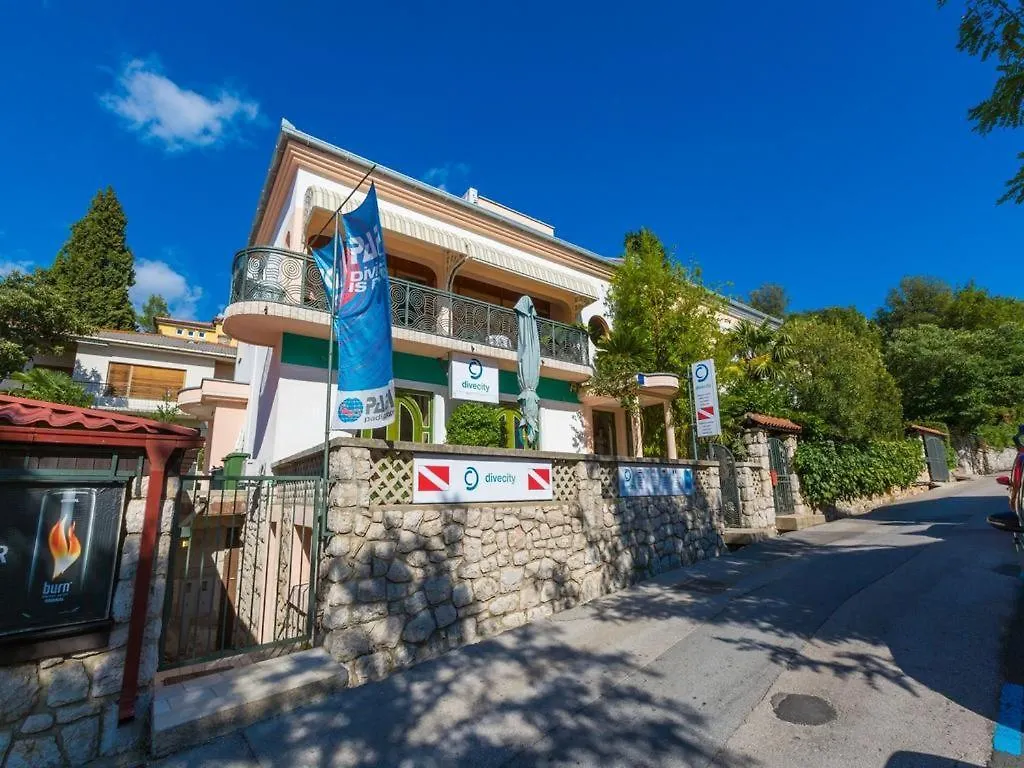 Apartments 30 M From The Beach Crikvenica