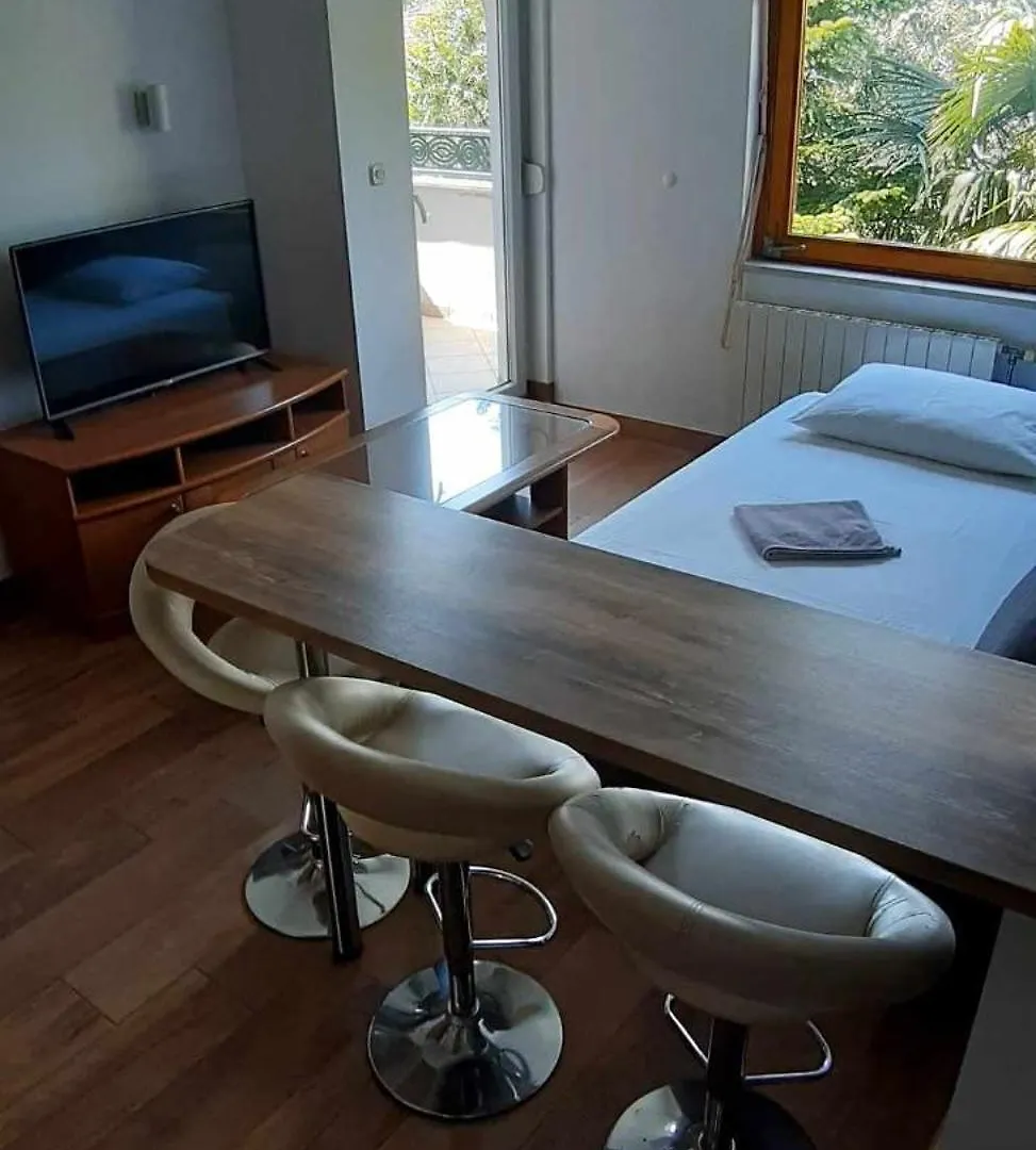 Apartments 30 M From The Beach Crikvenica